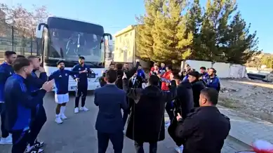 Damat, Yol Ortasında Çiftetelliyle Kutladı!