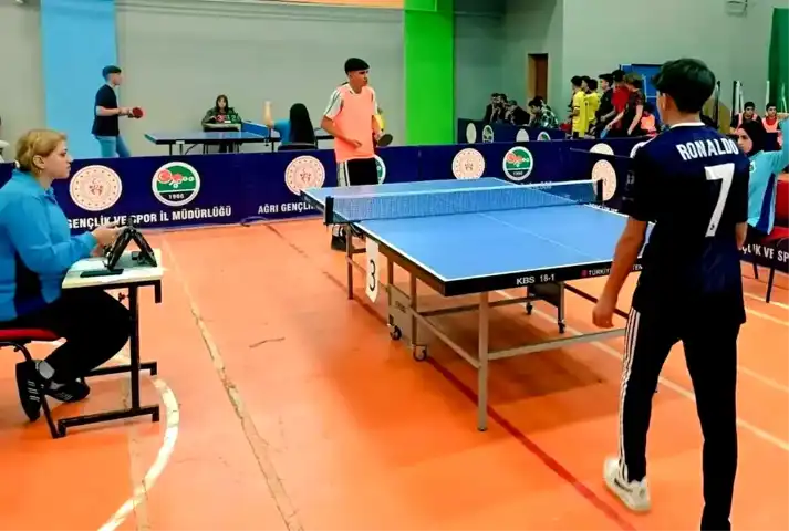 Ağrı'da Gençler Masa Tenisi Şampiyonası Başladı