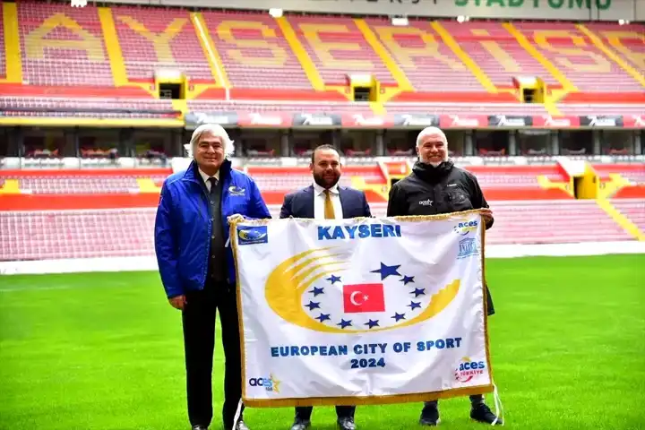 Kayseri'ye Avrupa'dan Altın Bayrak!