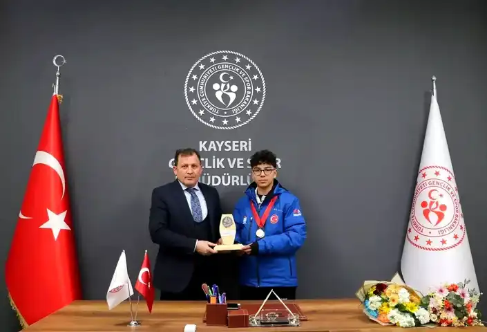 Deliktaş'tan Türkiye'ye Snowboard Altını!