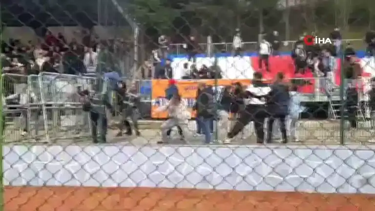 Samsun'da Amatör Maçta Taraftar Kavgası!