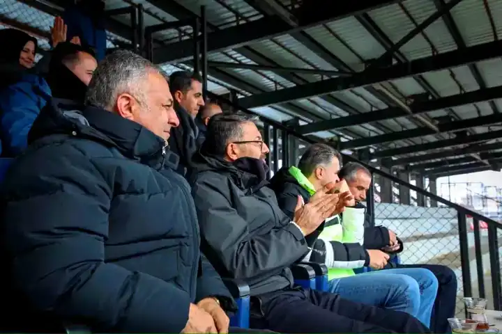 Vali Çelik, Yüksekovaspor'u Destekledi