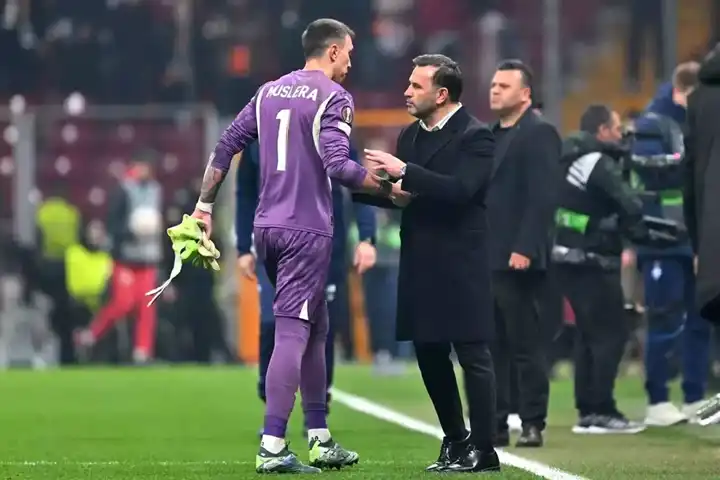 Okan Buruk'tan Muslera'ya Tam Destek!
